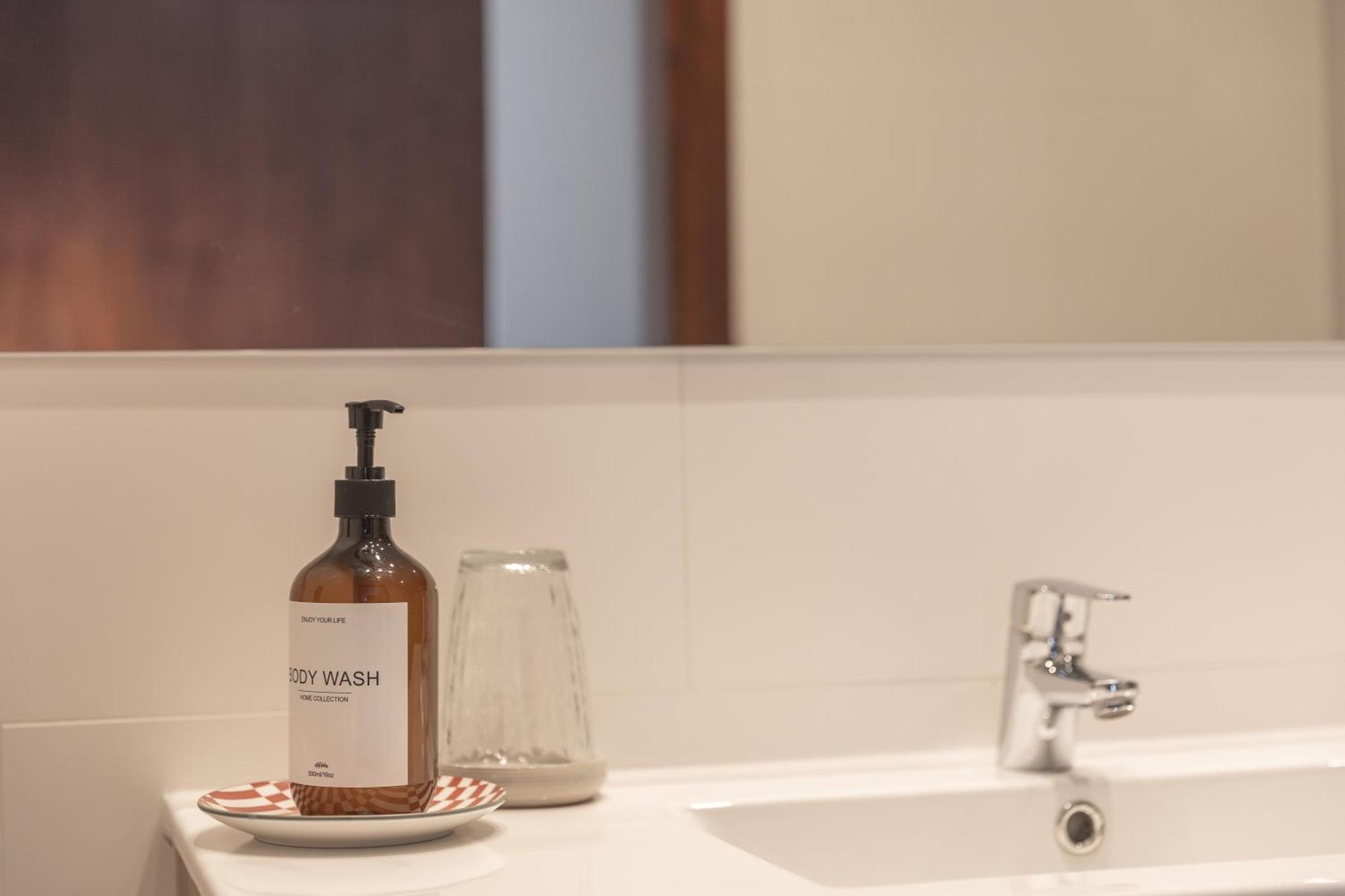 Mazi Apartments Colon Вик Экстерьер фото