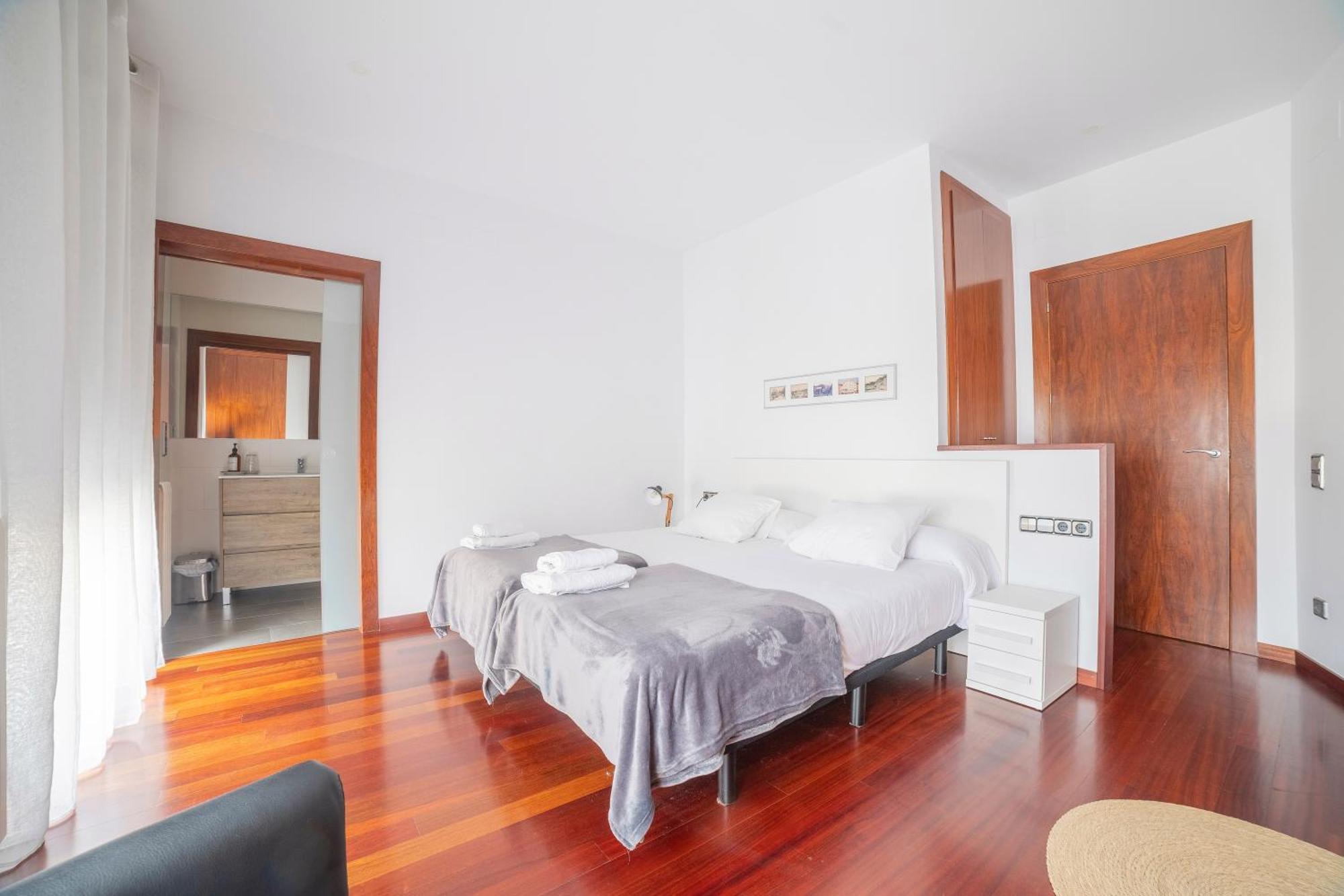 Mazi Apartments Colon Вик Экстерьер фото