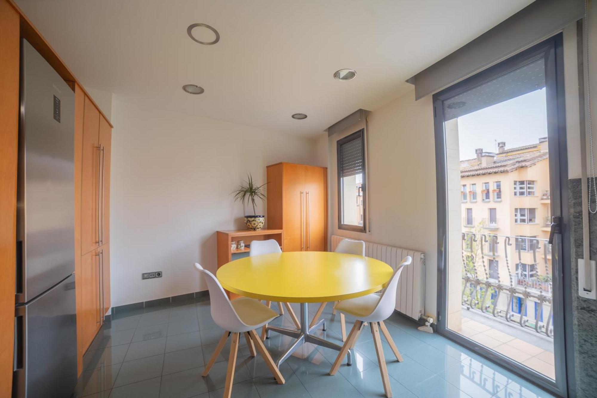 Mazi Apartments Colon Вик Экстерьер фото