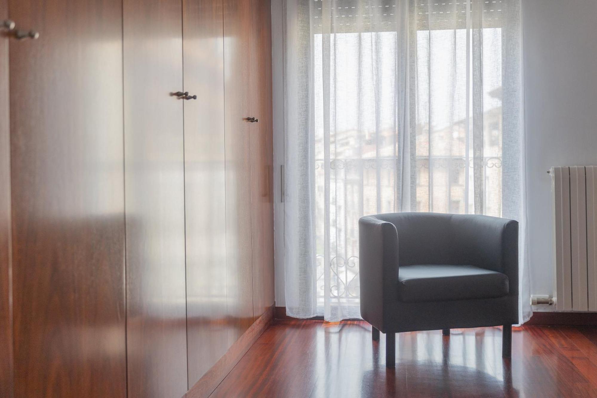 Mazi Apartments Colon Вик Экстерьер фото