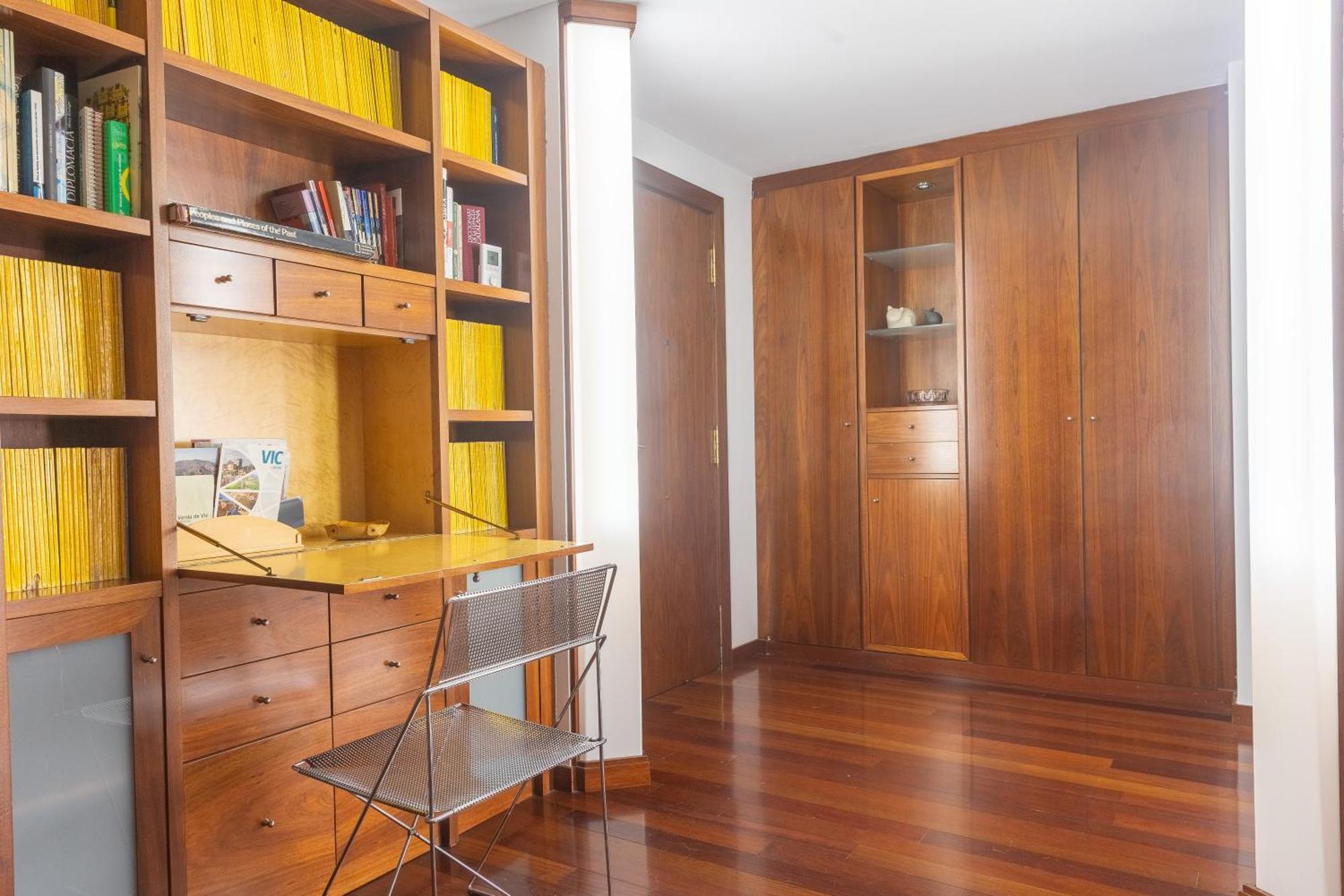 Mazi Apartments Colon Вик Экстерьер фото