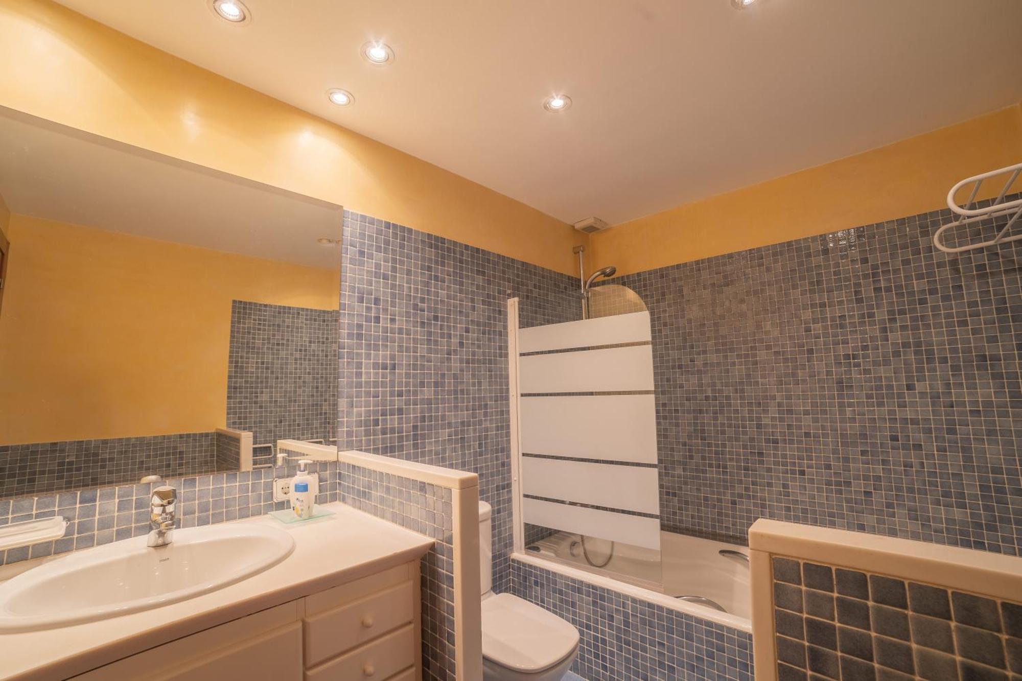 Mazi Apartments Colon Вик Экстерьер фото