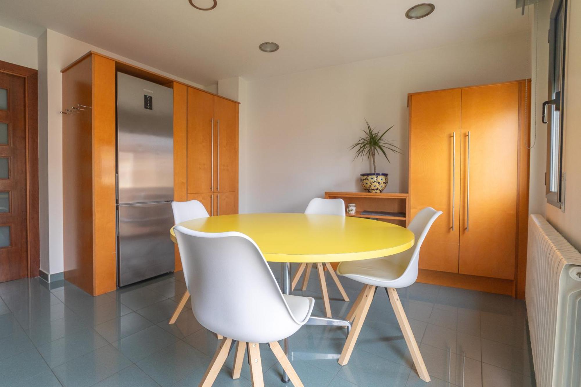 Mazi Apartments Colon Вик Экстерьер фото