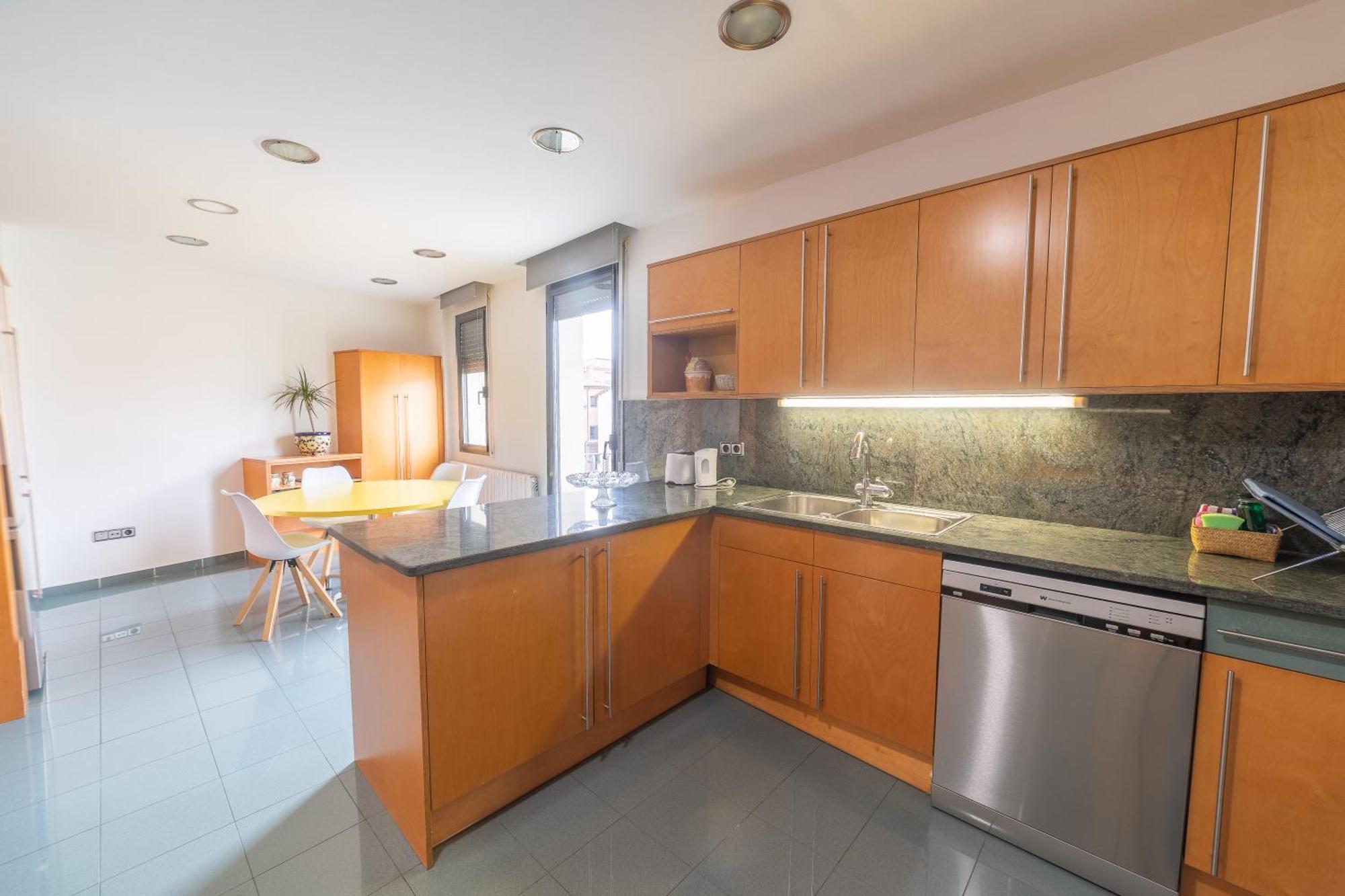 Mazi Apartments Colon Вик Экстерьер фото