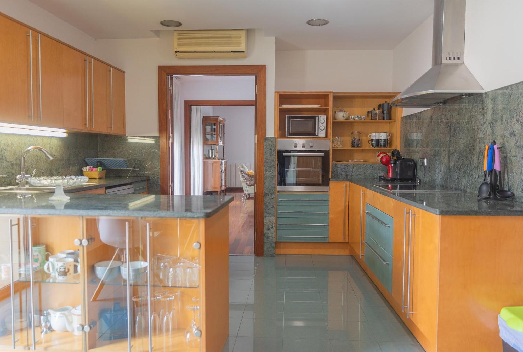 Mazi Apartments Colon Вик Экстерьер фото