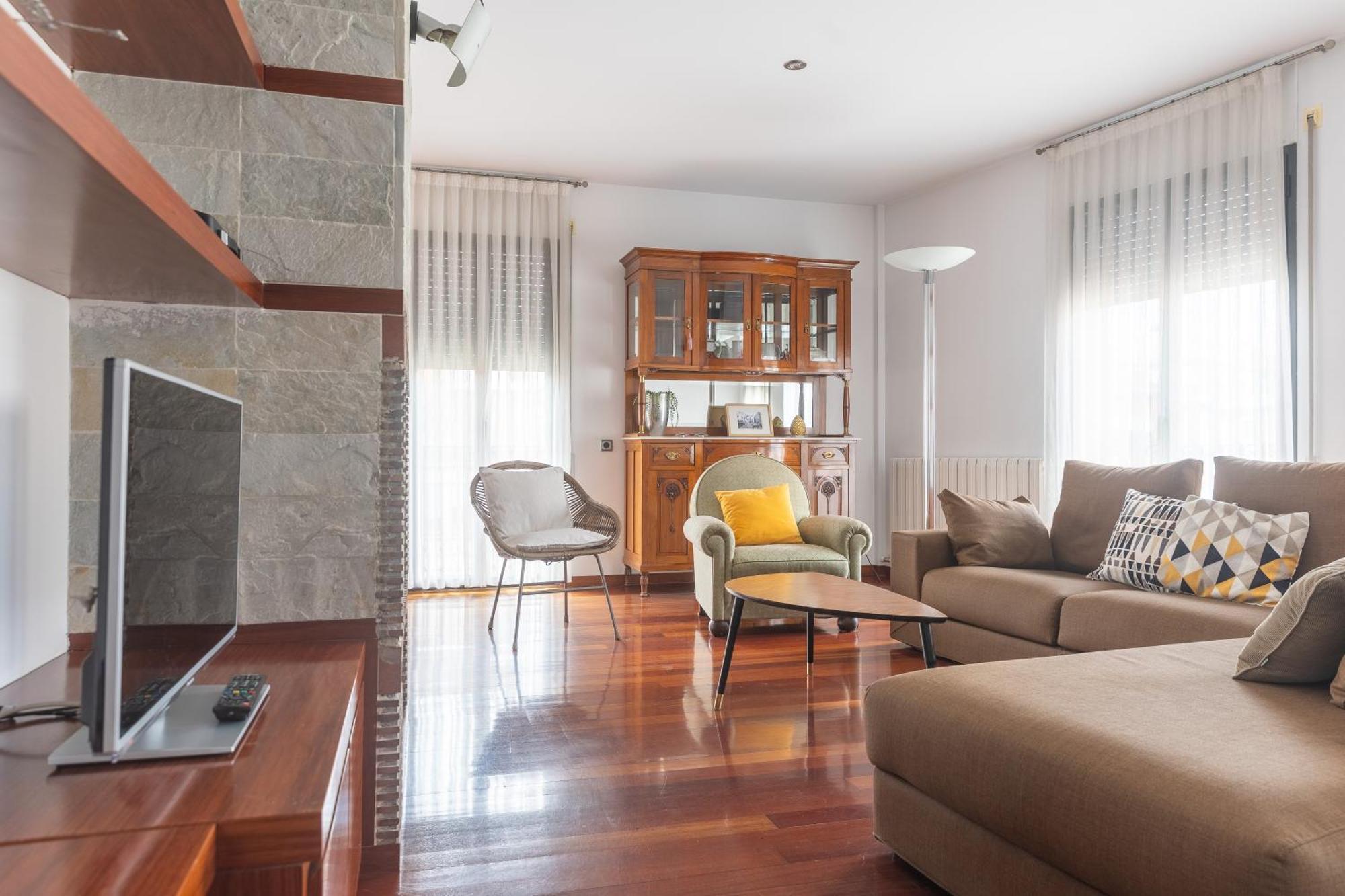 Mazi Apartments Colon Вик Экстерьер фото